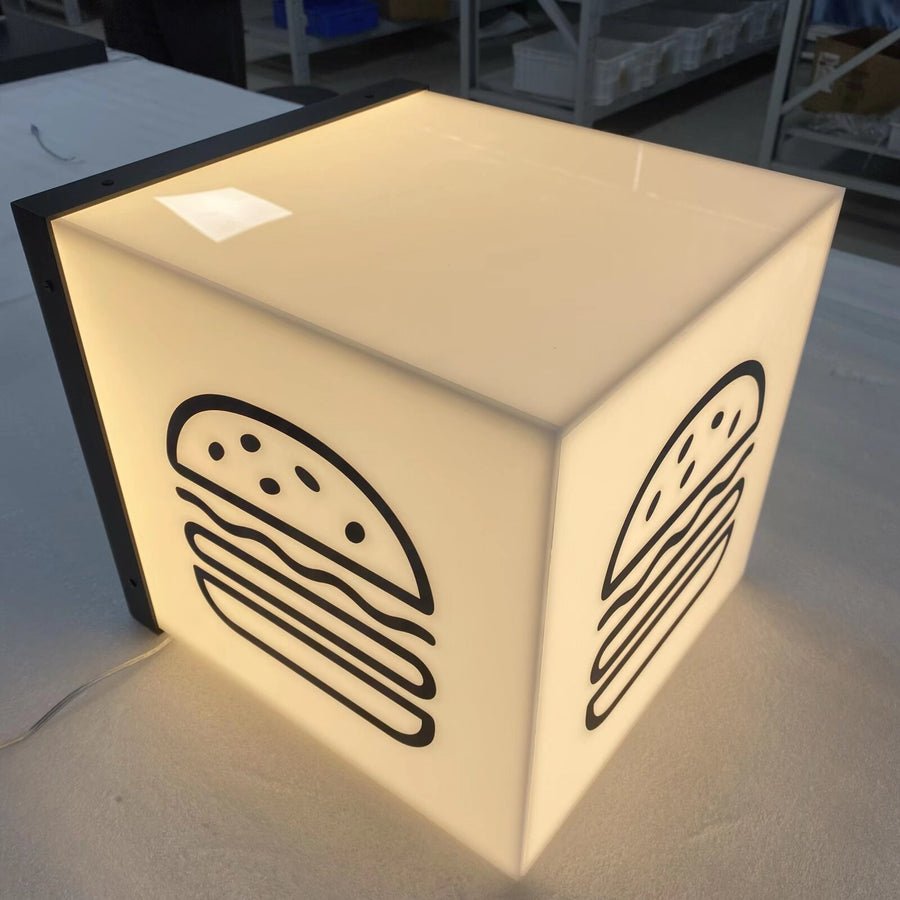 מבנה פנימי של ארגז תאורה עם מערך תאורת LED ומסגרת, לפני סגירת החזית