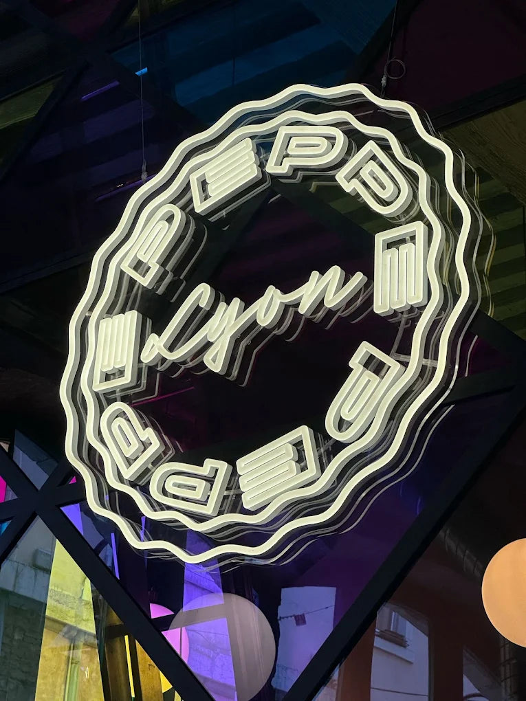 שלט ניאון מוגן מים